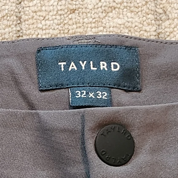 Mens Taylrd Pants. Gray. Size 32x32. NWT.
